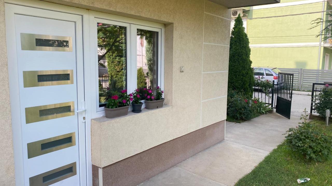 Arni Apartments Donja Vrezina Eksteriør bilde